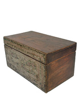 Carica l'immagine nel visualizzatore di Gallery, Scatola in legno, decorata a mano, orientale XIX secolo