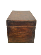 Carica l'immagine nel visualizzatore di Gallery, Scatola in legno, decorata a mano, orientale XIX secolo
