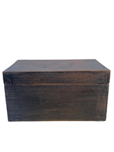 Carica l'immagine nel visualizzatore di Gallery, Scatola in legno, decorata a mano, orientale XIX secolo