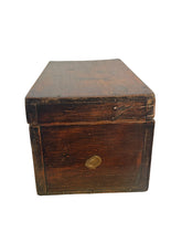 Carica l'immagine nel visualizzatore di Gallery, Scatola in legno, decorata a mano, orientale XIX secolo