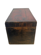Carica l'immagine nel visualizzatore di Gallery, Scatola in legno, decorata a mano, orientale XIX secolo