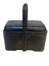 Carica l'immagine nel visualizzatore di Gallery, Scatola da pranzo in legno, decorata a mano, Cina, XIX secolo