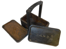 Carica l'immagine nel visualizzatore di Gallery, Scatola da pranzo in legno, decorata a mano, Cina, XIX secolo