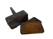 Carica l'immagine nel visualizzatore di Gallery, Scatola da pranzo in legno, decorata a mano, Cina, XIX secolo