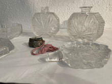 Carica l'immagine nel visualizzatore di Gallery, Tris da toiletta in cristallo in stile Art Déco