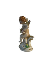 Carica l'immagine nel visualizzatore di Gallery, Ceramica Capodimonte, angioletto musico, XX secolo