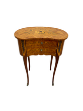 Carica l'immagine nel visualizzatore di Gallery, Comodino a fagiolino, vintage