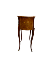 Carica l'immagine nel visualizzatore di Gallery, Comodino a fagiolino, vintage