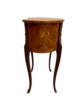 Carica l'immagine nel visualizzatore di Gallery, Comodino a fagiolino, vintage