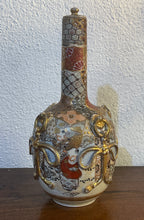 Carica l'immagine nel visualizzatore di Gallery, Bottiglia di ceramica Giapponese, XX secolo
