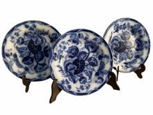Carica l'immagine nel visualizzatore di Gallery, Set di tre piatti vittoriani, porcellana Wedgwood, Water Nymph, 1800