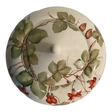 Carica l'immagine nel visualizzatore di Gallery, Zuppiera in ceramica, XX secolo, finemente decorata a mano, motivi floreali, firmata