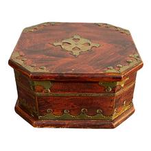 Carica l'immagine nel visualizzatore di Gallery, Scatola di legno, realizzata in ottone e lacca, epoca XX secolo