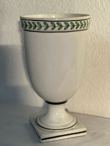 Anfora in ceramica vintage decorata a mano raffigurante la Vittoria