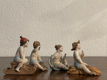 Carica l&#39;immagine nel visualizzatore di Gallery, 4 Ceramiche Capodimonte raffigurante 4 stagioni
