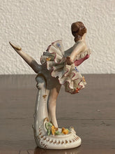 Carica l&#39;immagine nel visualizzatore di Gallery, Ceramica Capodimonte “Ballerina” firmata Bruno Merli, tutu’ in tulle
