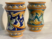 Carica l&#39;immagine nel visualizzatore di Gallery, Coppia di vasi in ceramica vintage di Caltagirone
