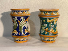 Carica l&#39;immagine nel visualizzatore di Gallery, Coppia di vasi in ceramica vintage di Caltagirone
