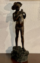 Carica l&#39;immagine nel visualizzatore di Gallery, Scultura in bronzo raffigurante “Giovinetto” firmato Varlese (Napoli)
