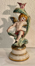 Carica l&#39;immagine nel visualizzatore di Gallery, Ceramica antica decorata, soggetto putto con fiore epoca fine ‘800
