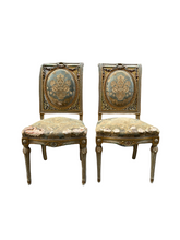 Carica l&#39;immagine nel visualizzatore di Gallery, Coppia di sedie vintage in stile Luigi XVI
