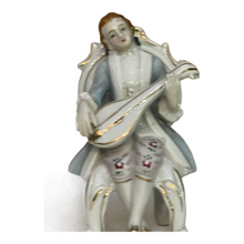 Carica l&#39;immagine nel visualizzatore di Gallery, Coppia di statuine vintage in ceramica marcata Royal Porzelan
