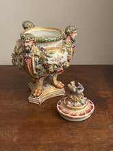 Carica l&#39;immagine nel visualizzatore di Gallery, Potiche in ceramica, epoca XIX secolo
