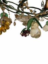 Carica l&#39;immagine nel visualizzatore di Gallery, Lampadario in ferro battuto, vintage, decorato da pendenti di varia forma e misura e tema floreale realizzati in vetro di Murano
