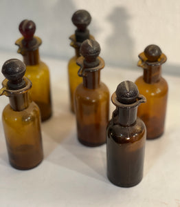 Bottiglietta contagocce antica (fine XIX secolo), tedesca, ambrata
