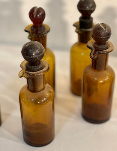 Bottiglietta contagocce antica (fine XIX secolo), tedesca, ambrata