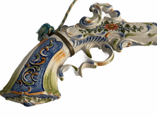Carica l&#39;immagine nel visualizzatore di Gallery, Ceramica artistica, a sembianza di pistola antica, epoca XX secolo
